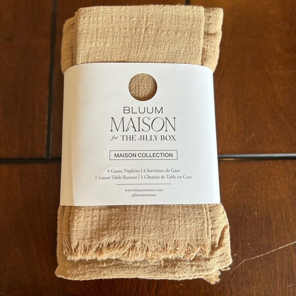 Bluum Maison Other - Bluum Maison X Jilly Box Runner & Napkin Set